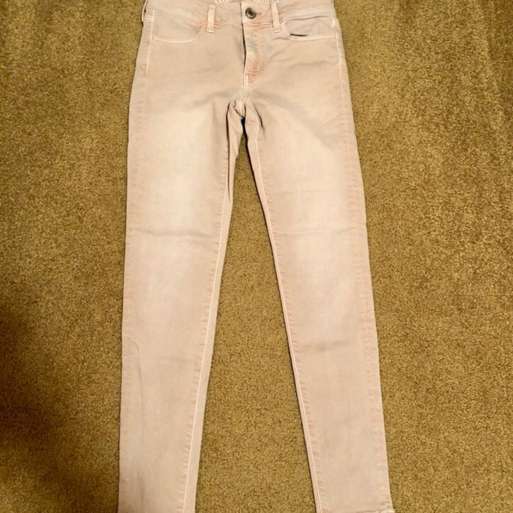 Dusty rose pink skinny jeans from American Eagle.